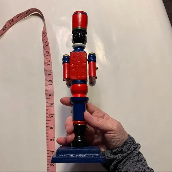 GUC Christmas Decor: Wooden Nutcracker Statue, Lightweight, Vintage - Picture 9 of 11